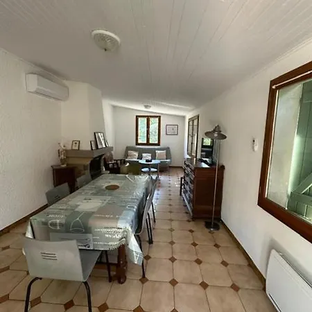 Vakantiehuis Le Cabrials F3 *